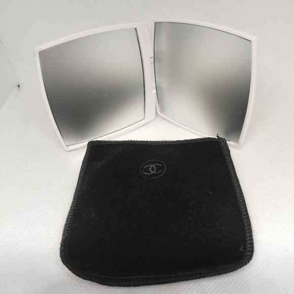 White With Black Lettering Double Facettes Compact Mirror - Picture 5 of 9